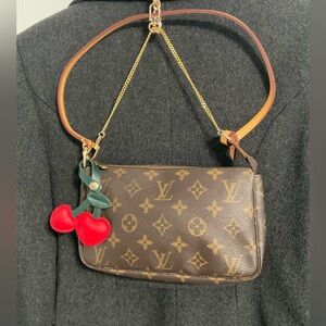 LV✅POCHETTE ACCESORIES AUTHENTIC LOUIS VUITTON